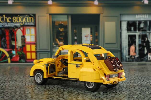 Klocki CaDA Master Czerwone Auto Klasyczne Sportowe + Pojazd żółty Citroen 2CV Auto miejskie 2667 el.