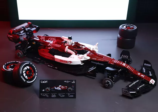 Klocki Konstrukcyjne CaDA Alfa Romeo Formuła 1 Team Orlen Samochód wyścigowy czerwony 1868 elementów