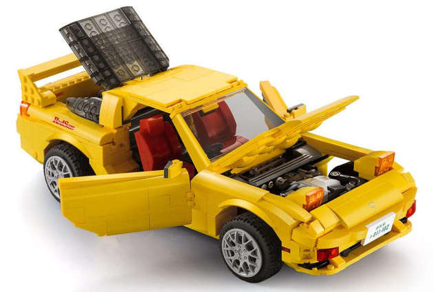 Klocki konstrukcyjne CaDA Zdalnie sterowany samochód 35 cm z napędem Power System Autko miejskie żółta Mazda FD3S RX-7 manga Initial D Auto Pojazd RC 1655 elementów